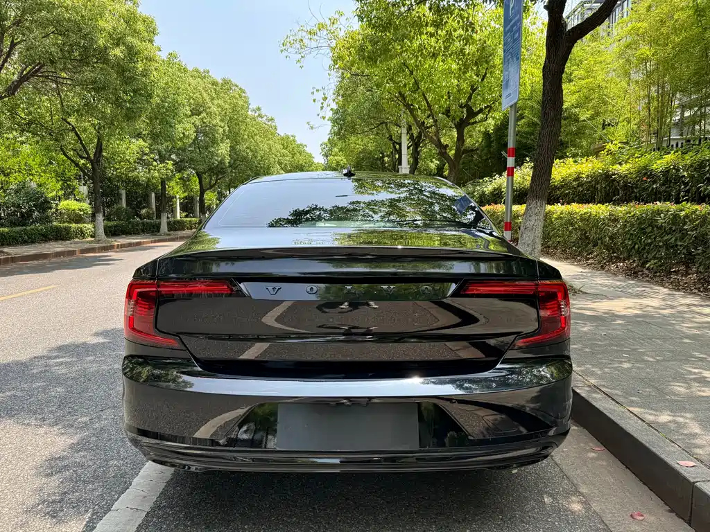 VOLVO S90 2022