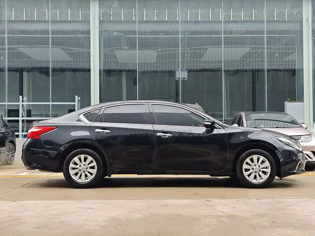 NISSAN TEANA 2018