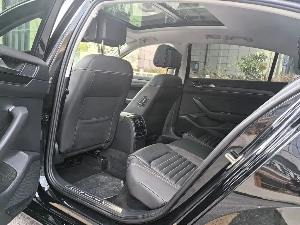 VOLKSWAGEN MAGOTAN 2021
