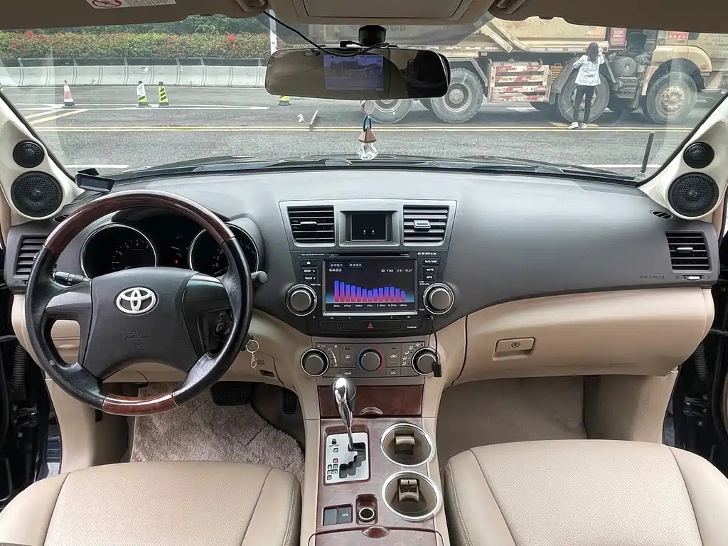 TOYOTA HIGHLANDER 2011