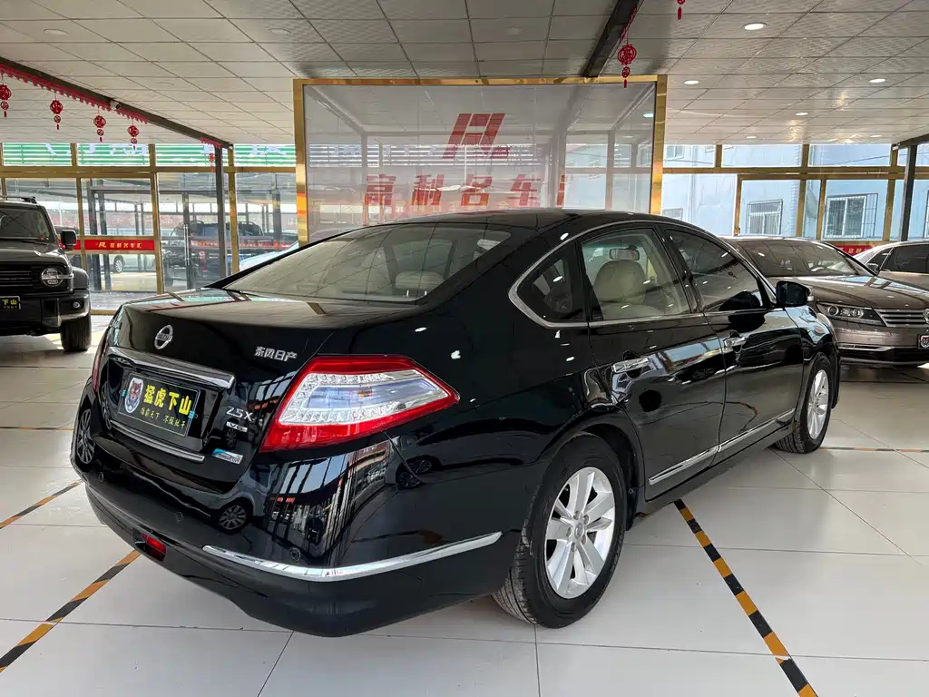 NISSAN TEANA 2011