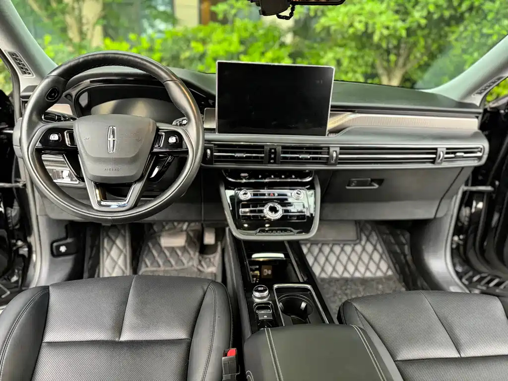 LINCOLN ADVENTURER 2021