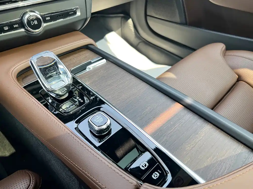 VOLVO S90 2024