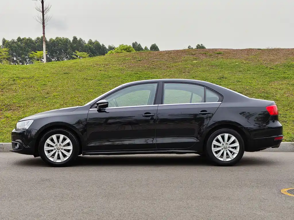 VOLKSWAGEN SAGITAR 2014