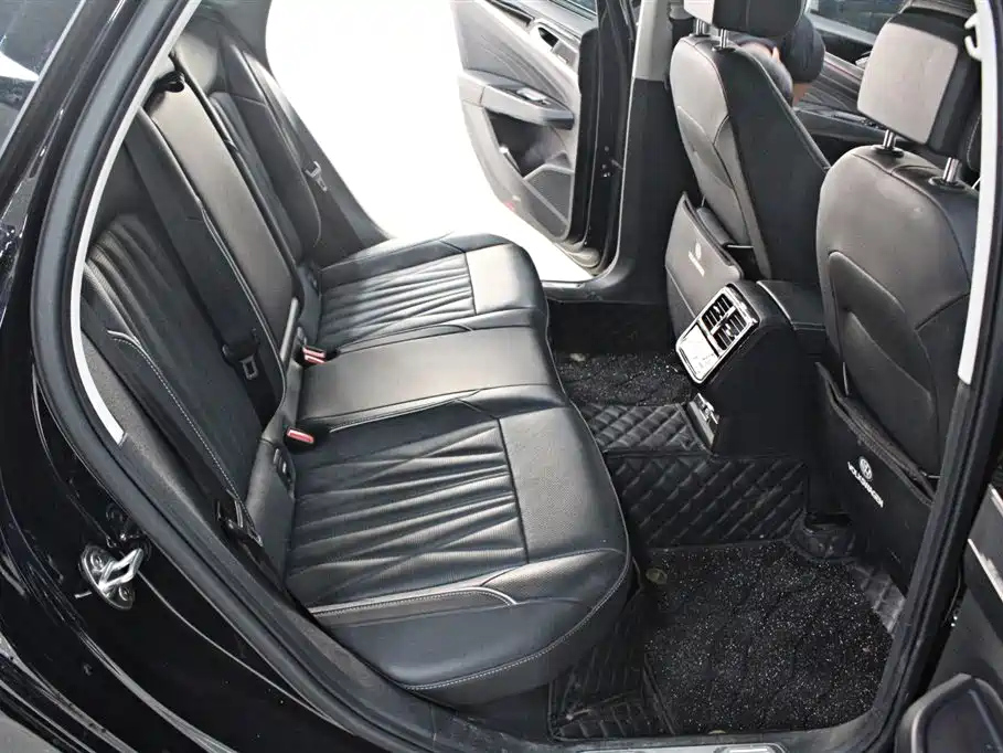 VOLKSWAGEN PASSAT 2022