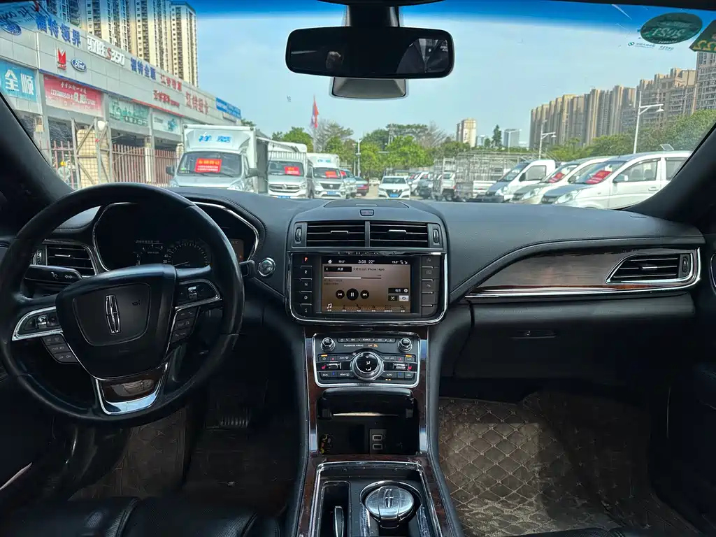 LINCOLN CONTINENTAL 2018