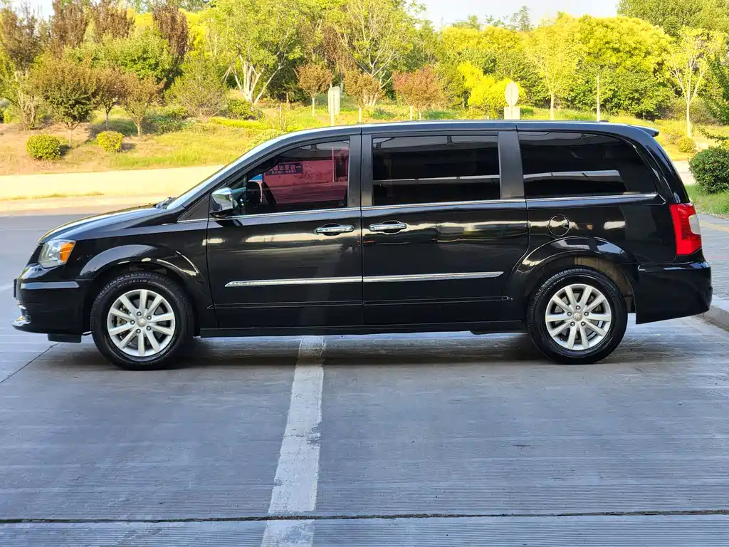 CHRYSLER OTHER 2017