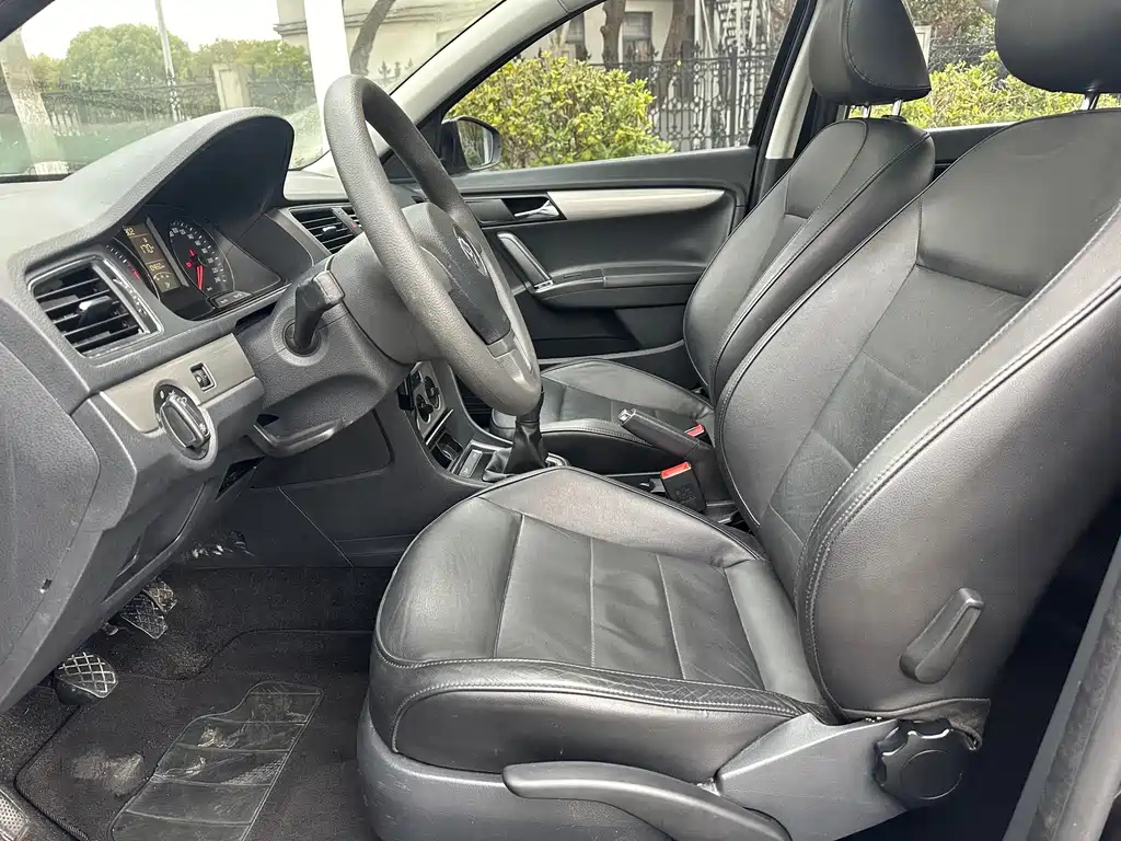 VOLKSWAGEN LAVIDA 2015