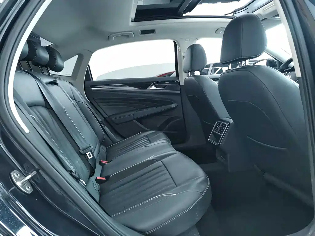 VOLKSWAGEN PASSAT 2022