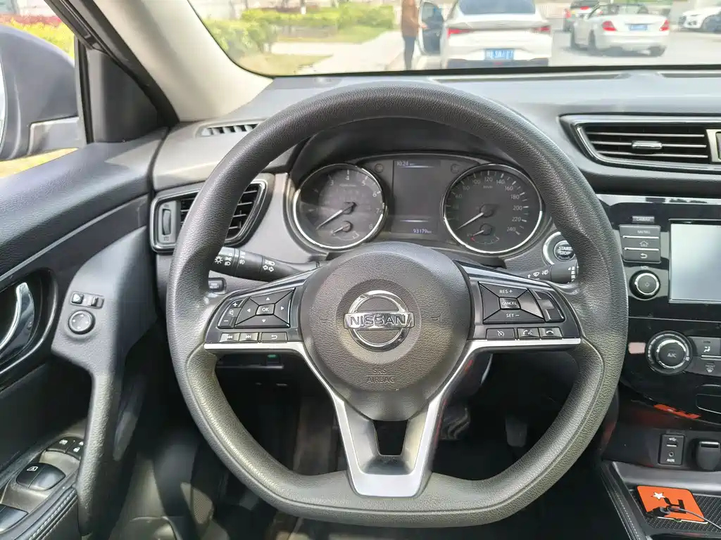 NISSAN X-TRAIL 2018