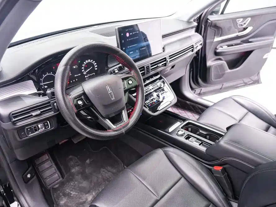 LINCOLN ADVENTURER 2021