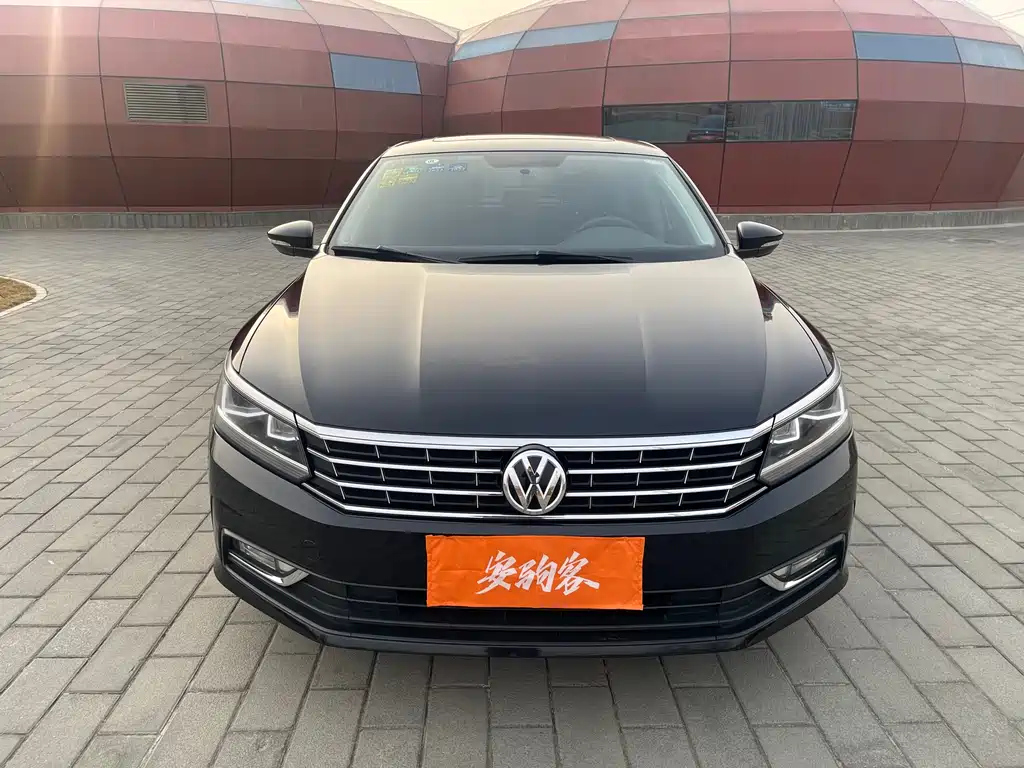 VOLKSWAGEN PASSAT 2017