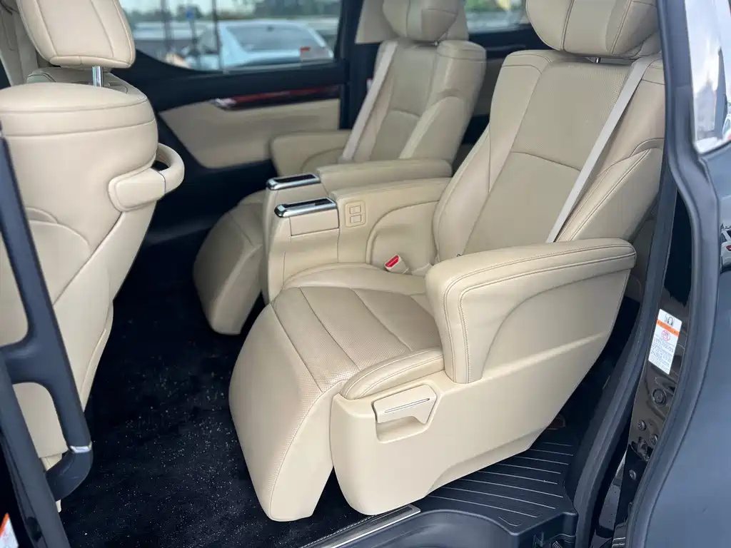 TOYOTA ALPHARD 2017