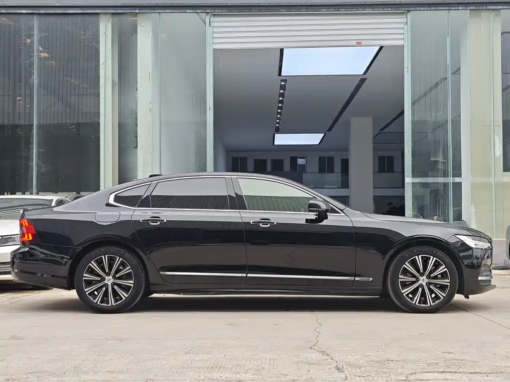 VOLVO S90 2022