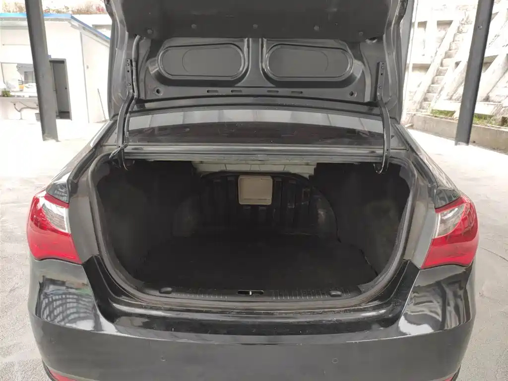 HYUNDAI CELESTA 2012