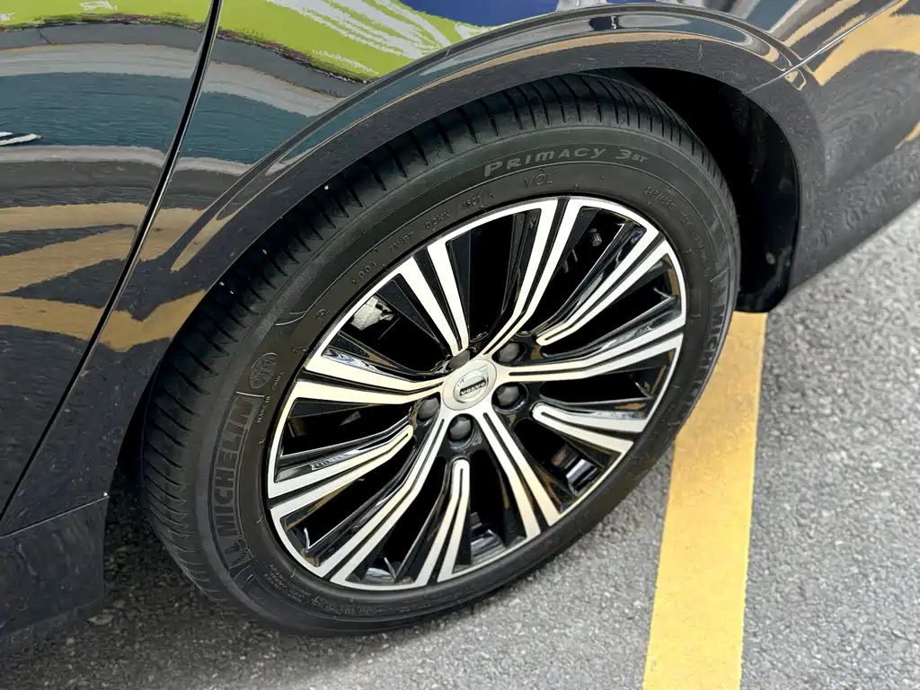 VOLVO S90 2021