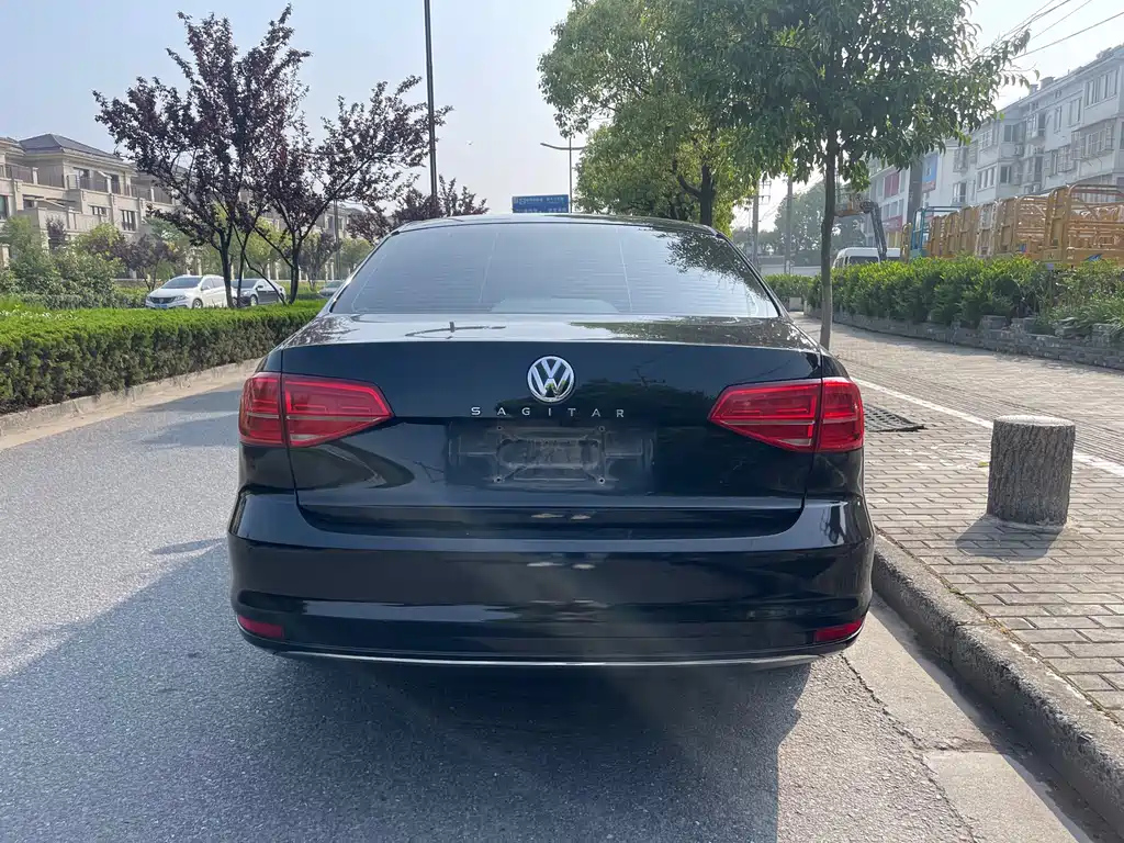 VOLKSWAGEN SAGITAR 2016