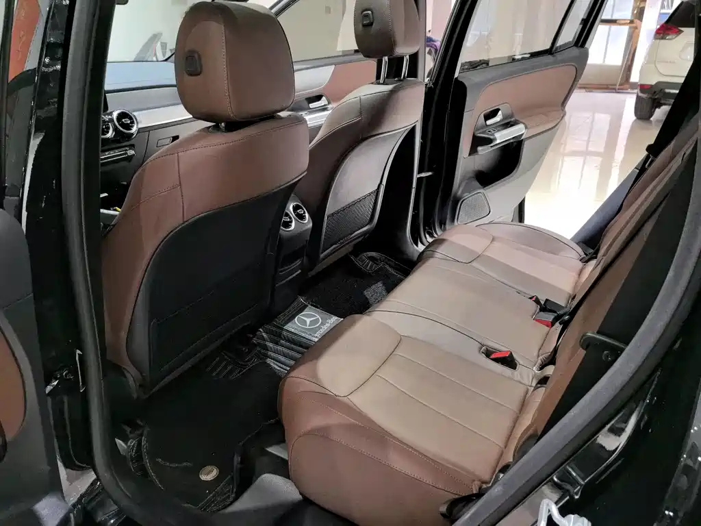 MERCEDES BENZ GLB 2023
