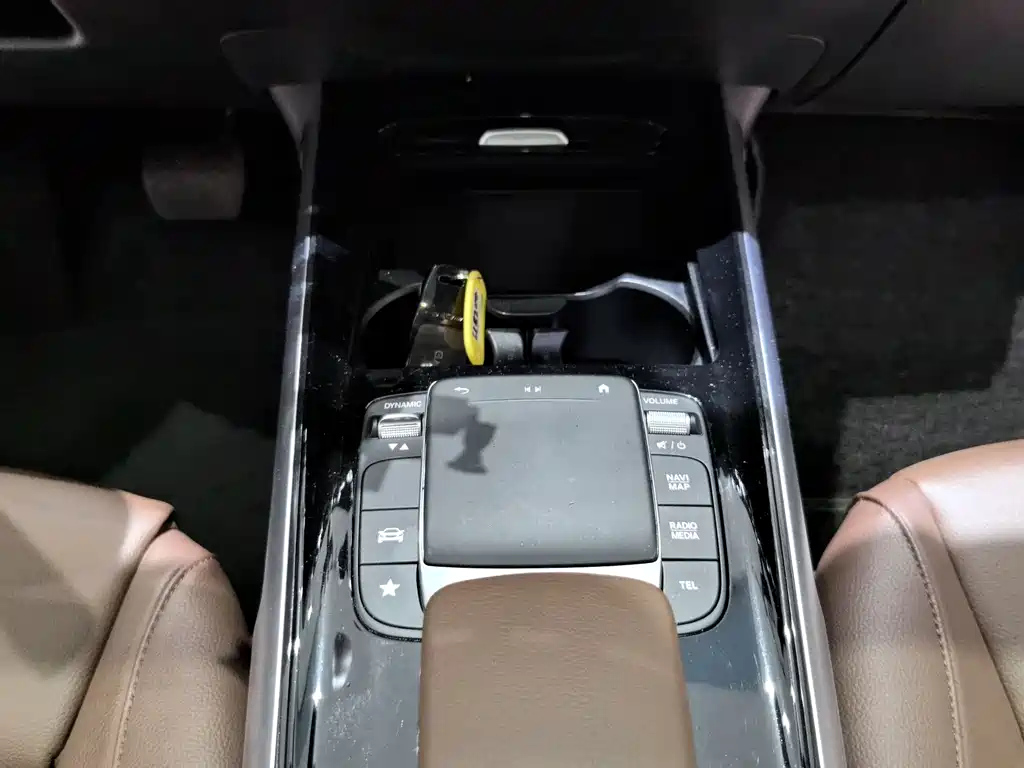 MERCEDES BENZ GLB 2023