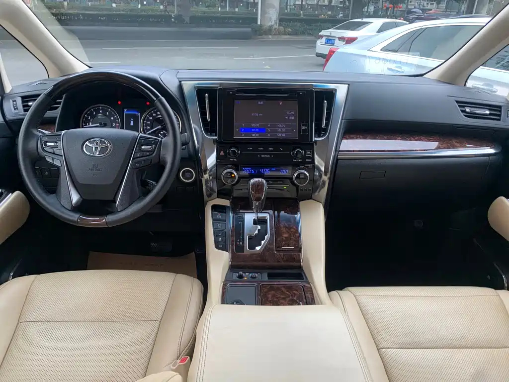 TOYOTA ALPHARD 2019