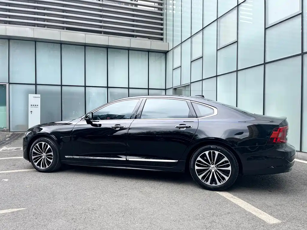 VOLVO S90 2022