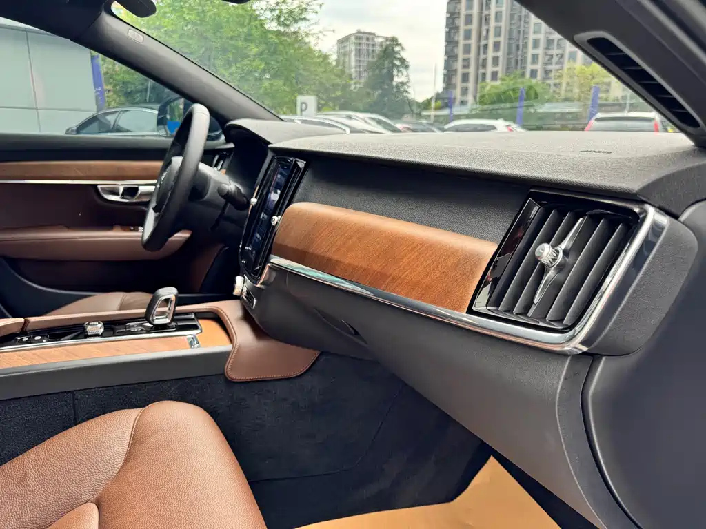VOLVO S90 2022