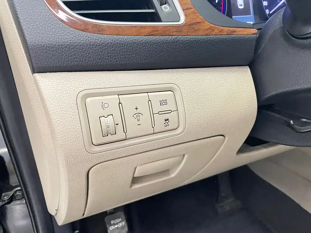 HYUNDAI MISTRA 2014