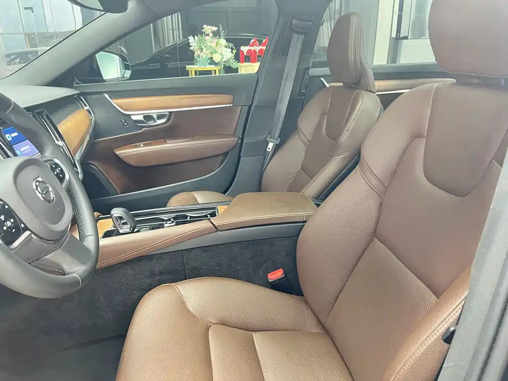 VOLVO S90 2022