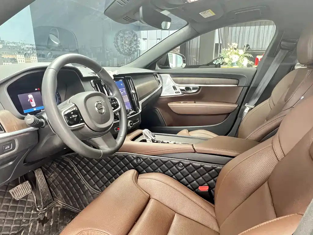 VOLVO S90 2022