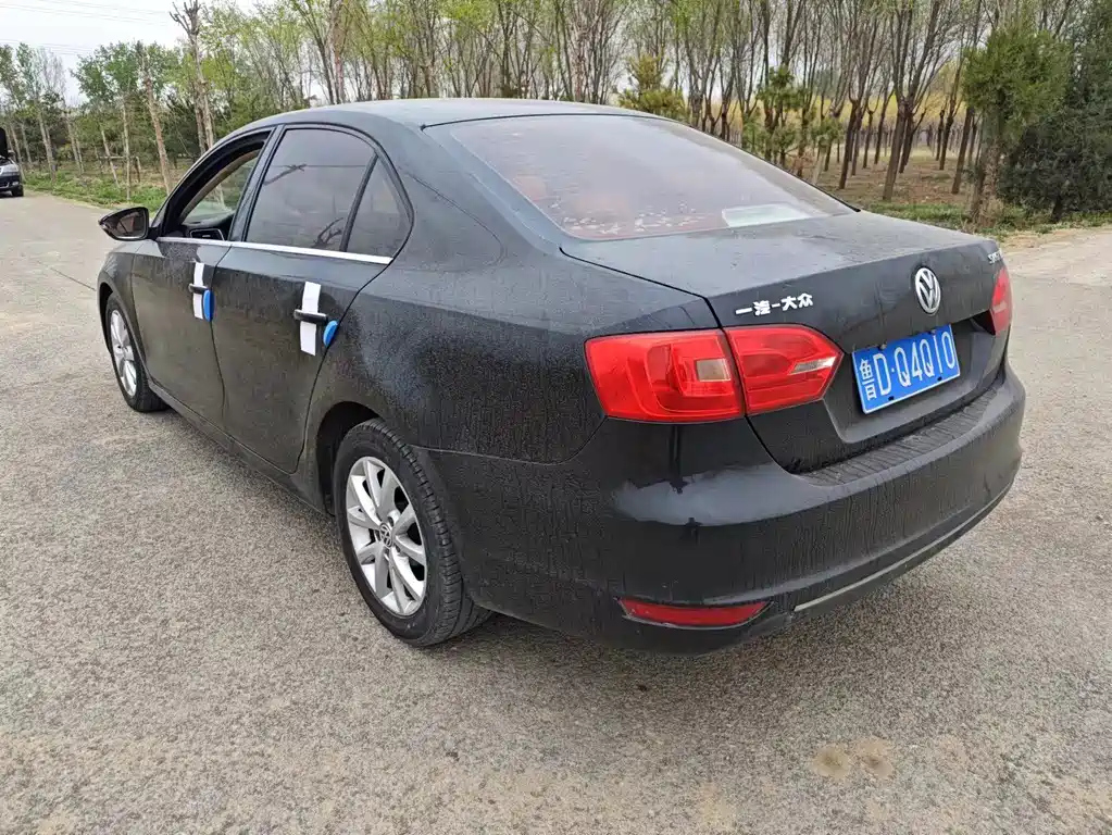 VOLKSWAGEN SAGITAR 2013