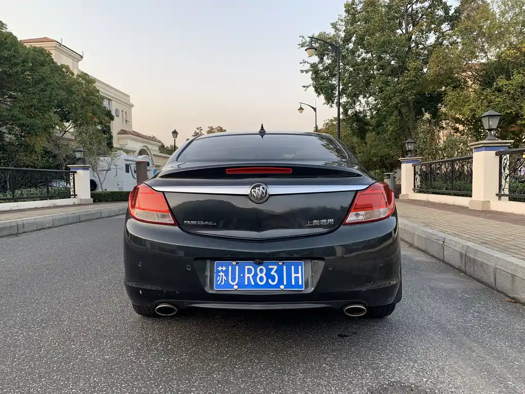 BUICK REGAL 2010