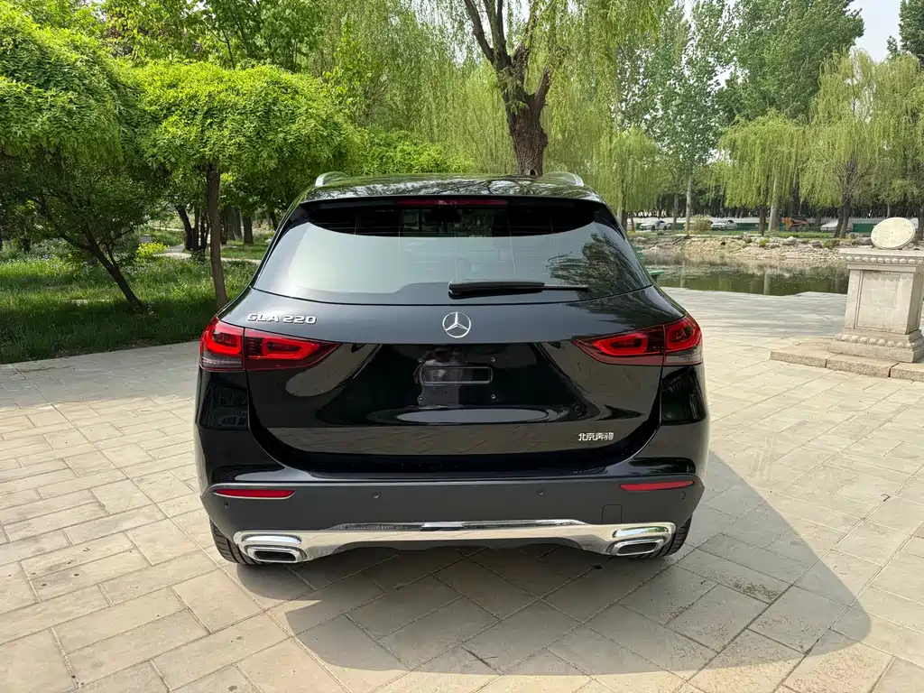 MERCEDES BENZ GLA 2023