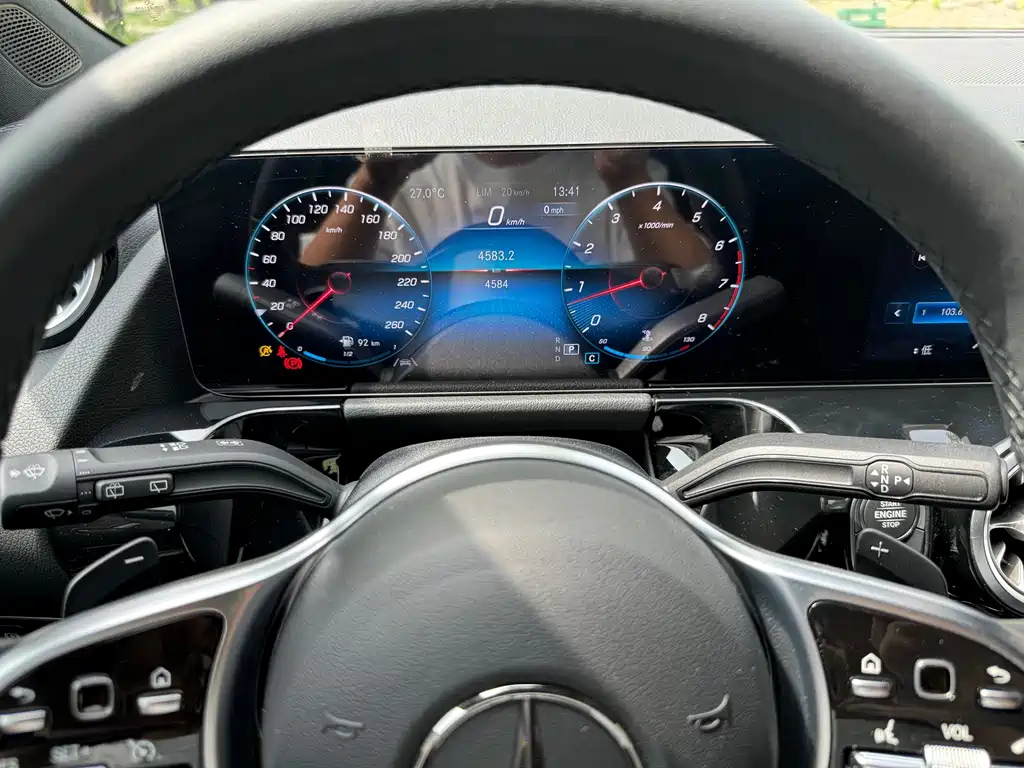MERCEDES BENZ GLA 2023