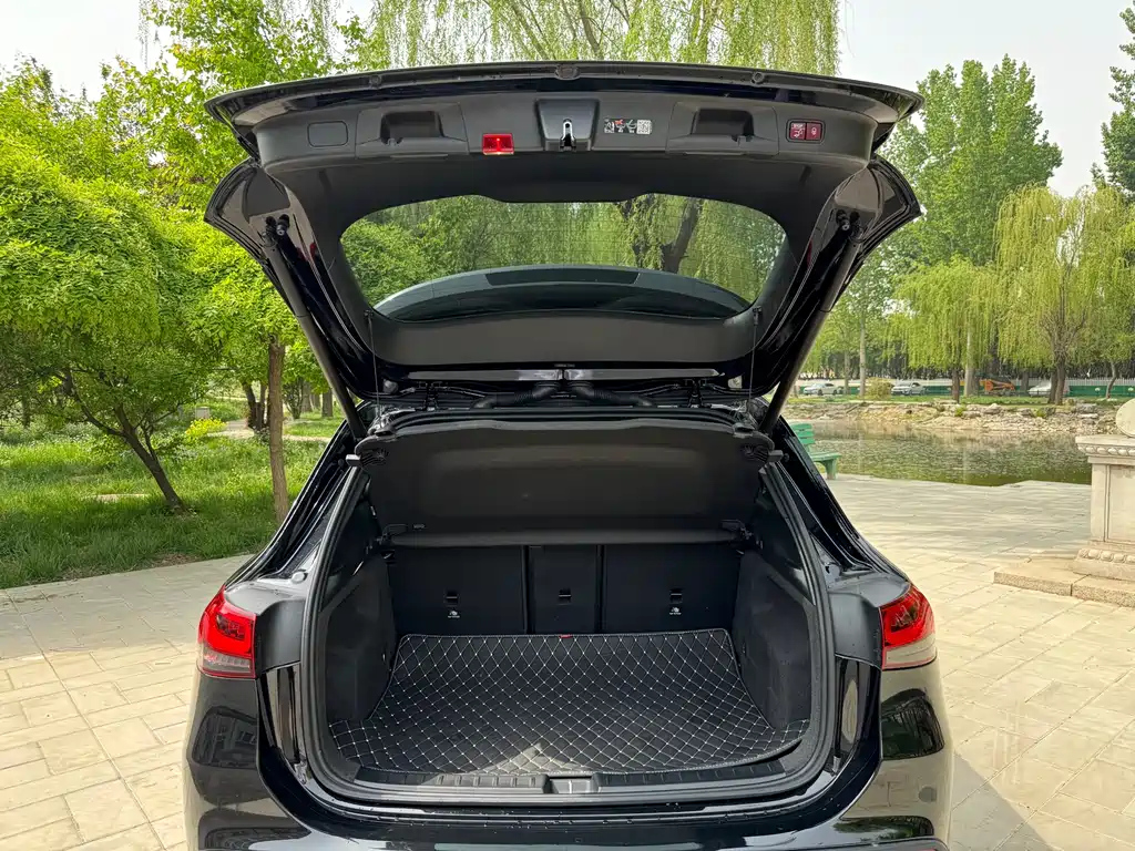 MERCEDES BENZ GLA 2023