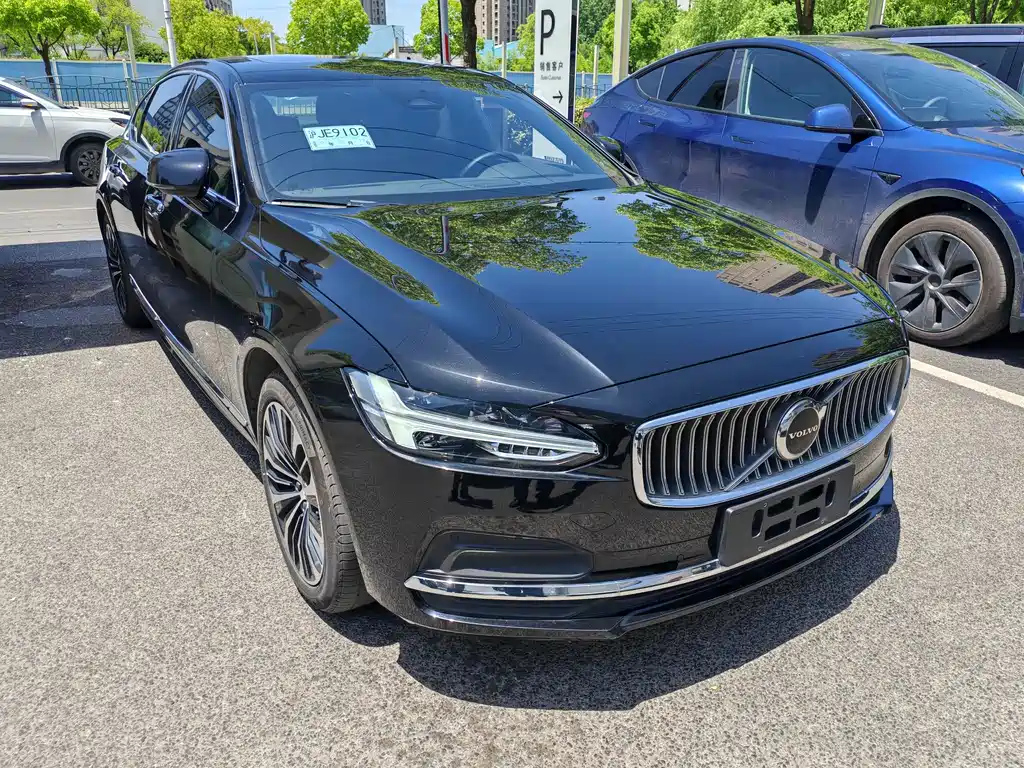 VOLVO S90 2023