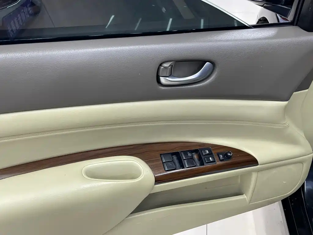 NISSAN TEANA 2009