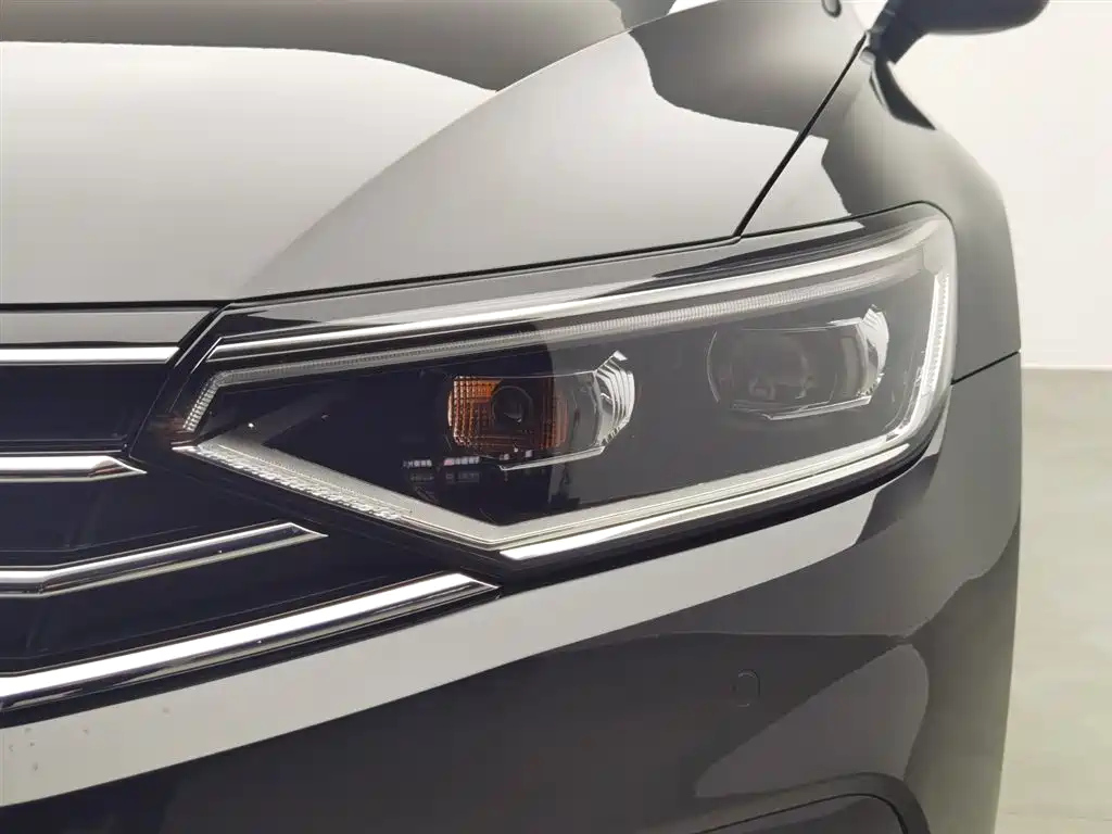 VOLKSWAGEN MAGOTAN 2022