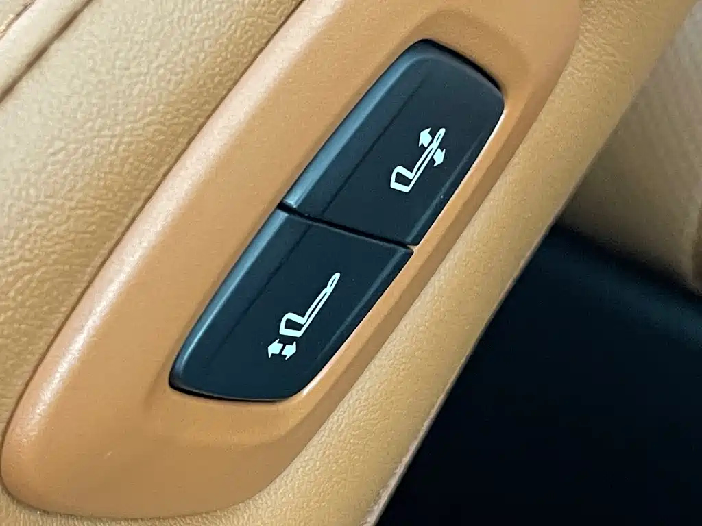 TOYOTA AVALON 2019