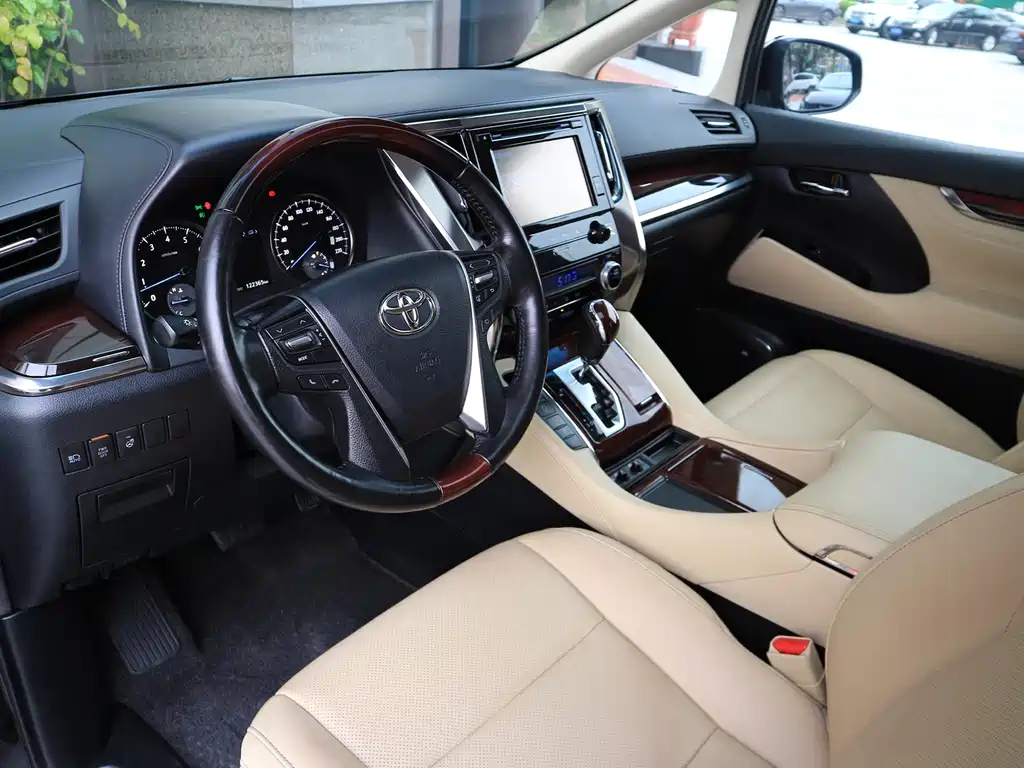 TOYOTA ALPHARD 2018