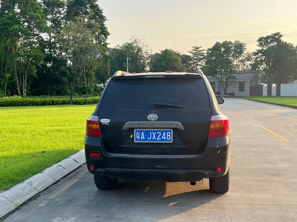 TOYOTA HIGHLANDER 2010