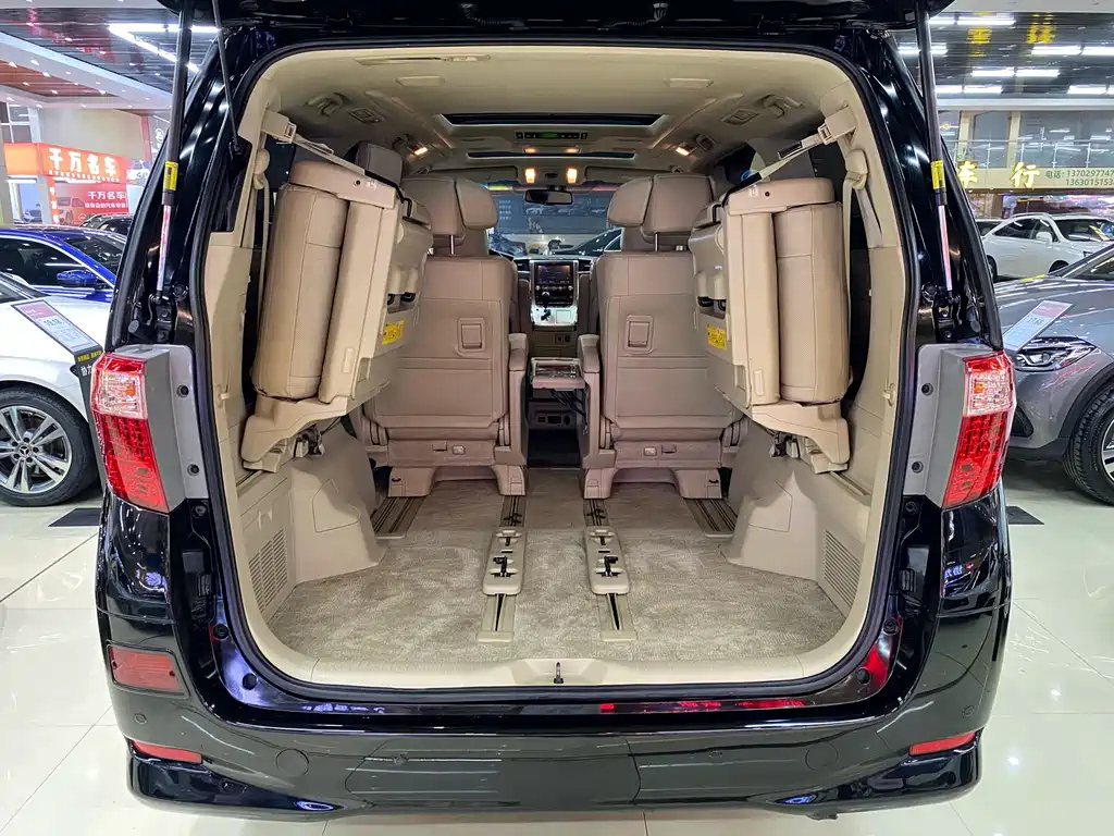 TOYOTA ALPHARD 2013
