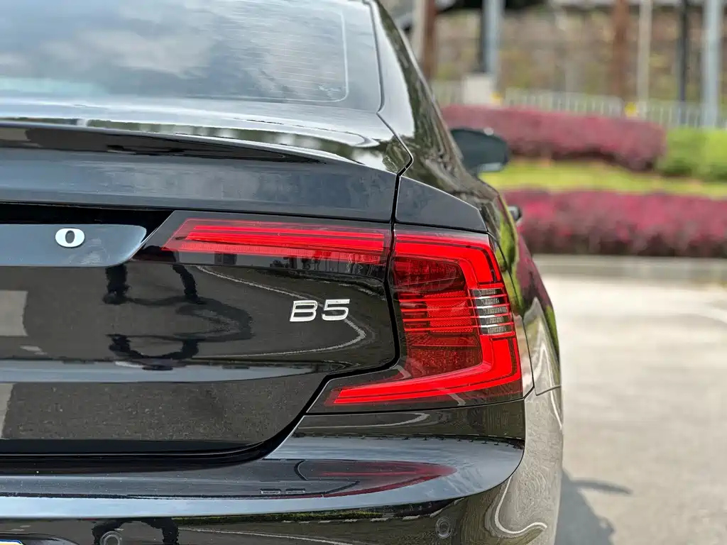 VOLVO S90 2023