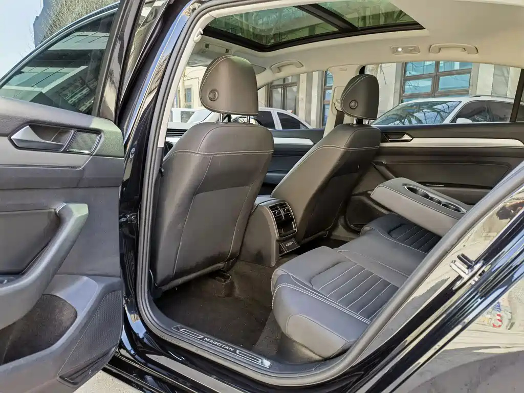 VOLKSWAGEN MAGOTAN 2021