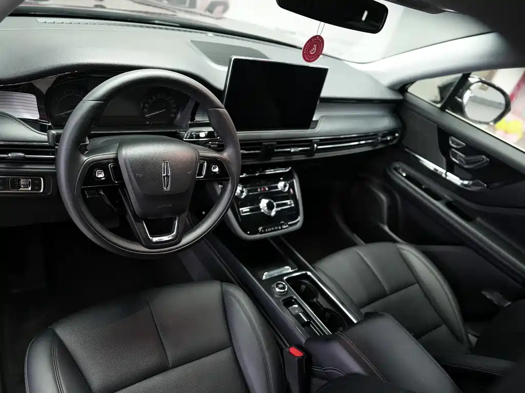 LINCOLN ADVENTURER 2021