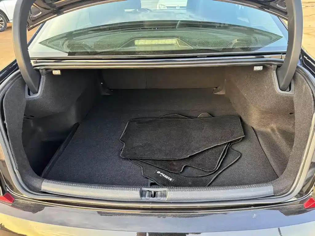 VOLKSWAGEN PASSAT 2017
