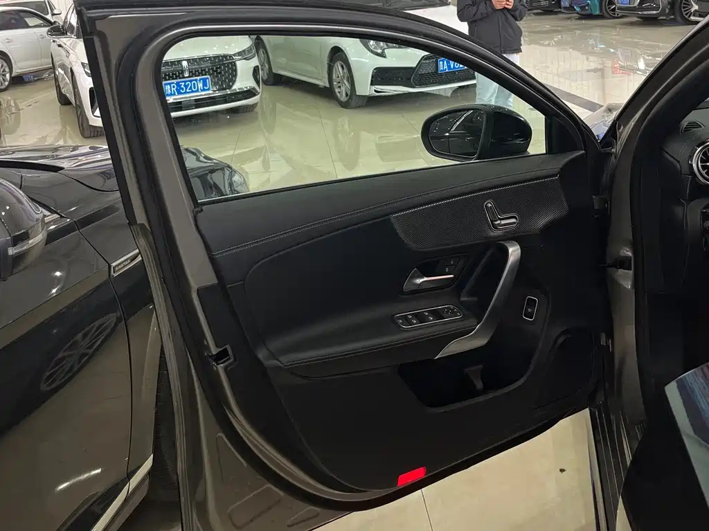 MERCEDES BENZ A-CLASS 2022