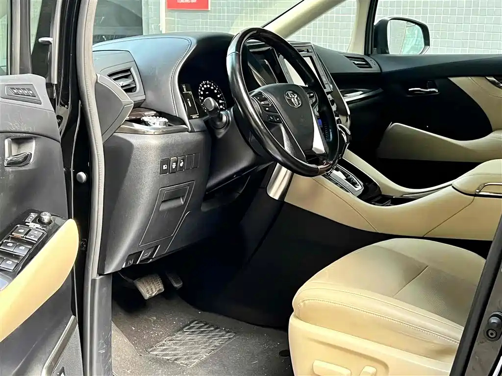 TOYOTA ALPHARD 2017