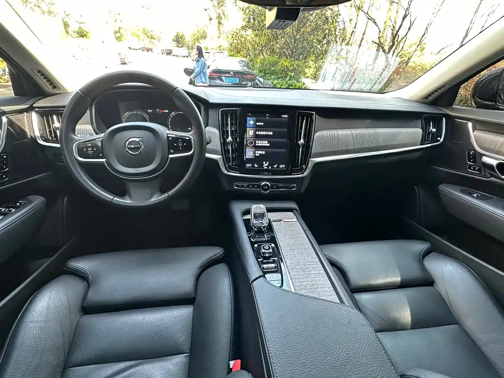 VOLVO S90 2021