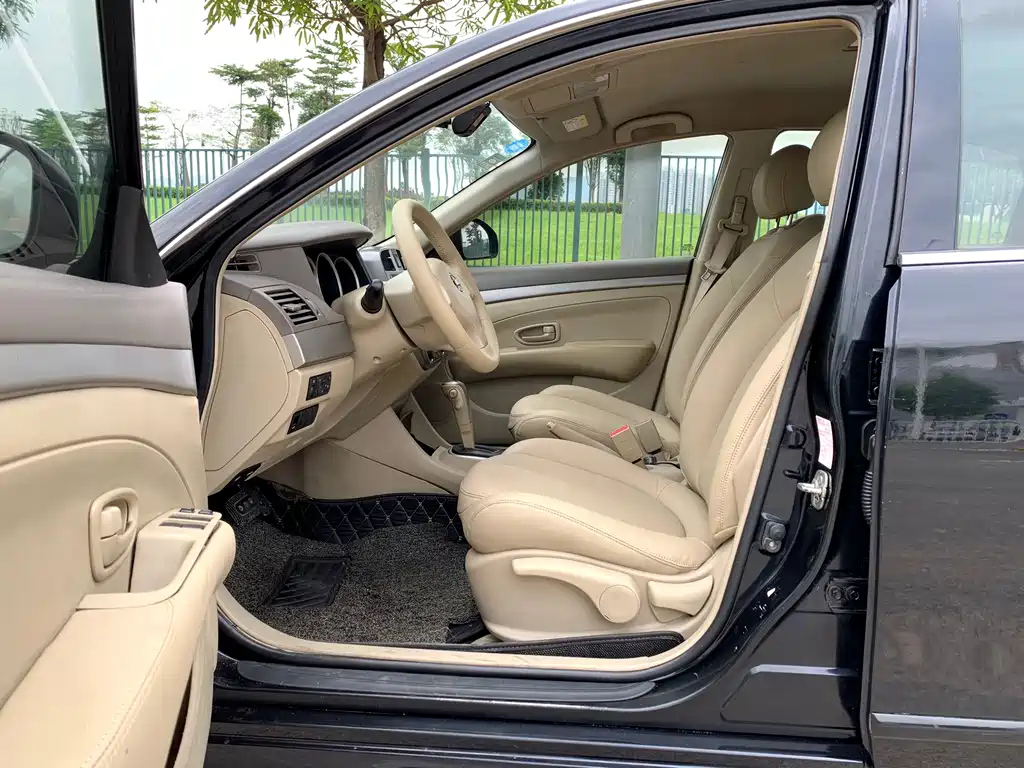 NISSAN SYLPHY 2013