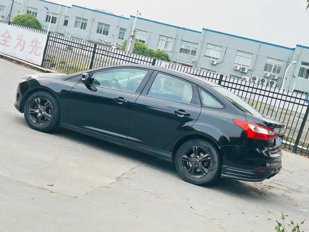 FORD FOCUS 2012